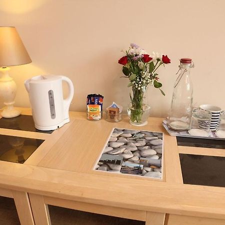 Evee'S Pebbles 1 Apartment Eastbourne Exterior photo