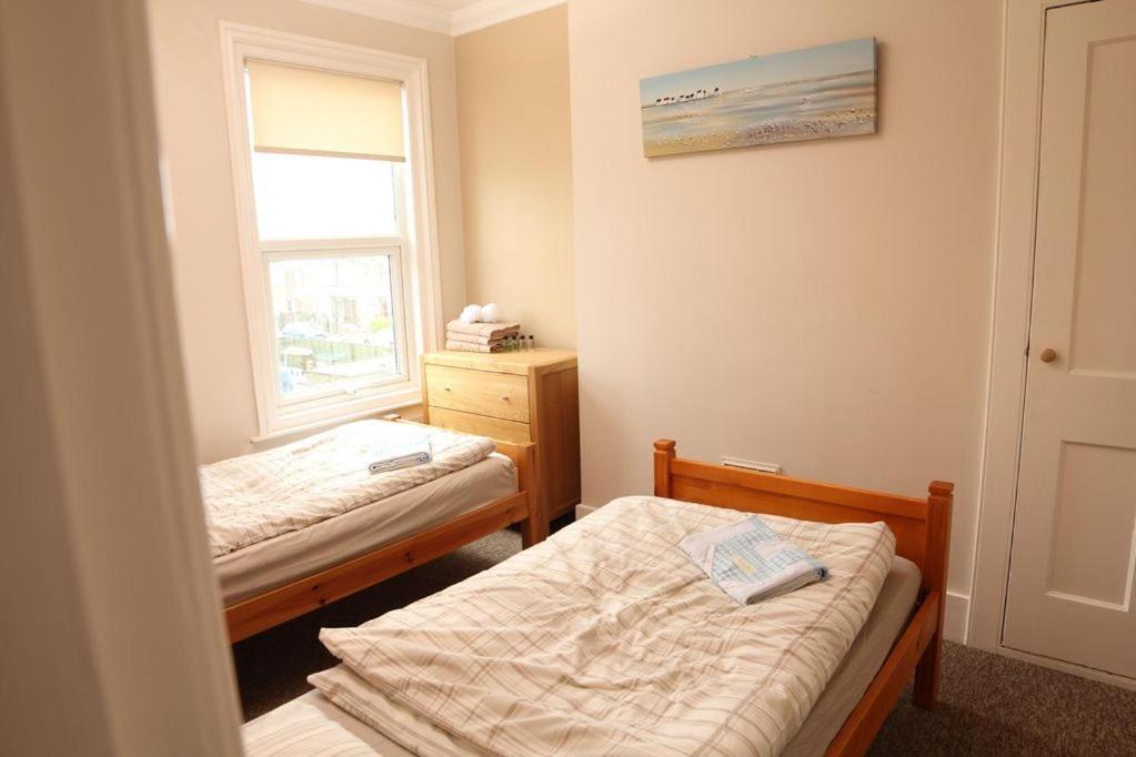 Evee'S Pebbles 1 Apartment Eastbourne Exterior photo