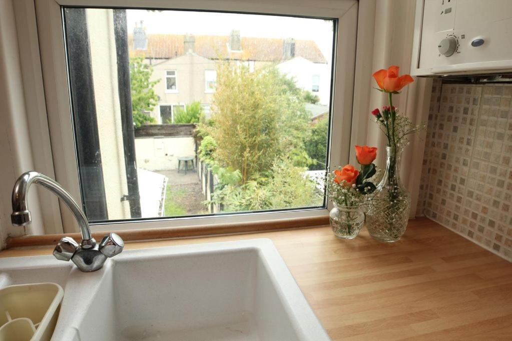 Evee'S Pebbles 1 Apartment Eastbourne Exterior photo