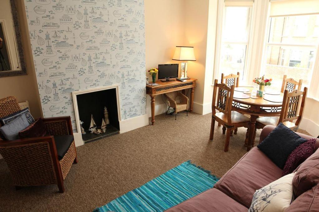 Evee'S Pebbles 1 Apartment Eastbourne Exterior photo